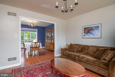 921 Cacoosing Dr, Reading, PA 19608 - photo 4