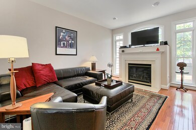 9957 Cyrandall Dr, Oakton, VA 22124 - photo 6