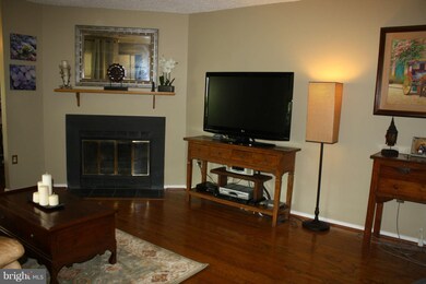 1931A Villaridge Dr unit A, Reston, VA 20191 - photo 3