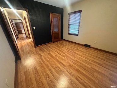1215 Warren St, Davenport, IA 52804 - photo 7