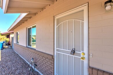 1125 W Oakland St-7