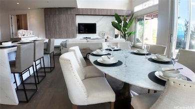 Dining/Kitchen Counter Area