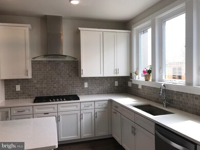 13342 Sherwood Park Ln, Herndon, VA 20171 - photo 7