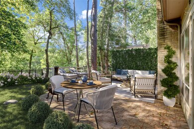 82 Legend Ln, Houston, TX 77024 - photo 3