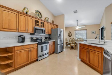 3201 SW 117th Ave, Davie, FL 33330 - photo 4