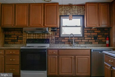 1502 Flanders Ln unit TRLR K, Harwood, MD 20776 - photo 5