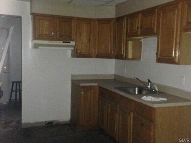 548 N 4th St, Allentown, PA 18102 - photo 3