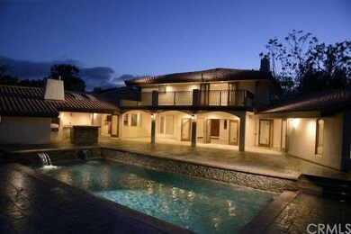 A beautiful setting in the private yard with a sol