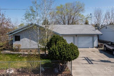 2940 SW Salmon Ave, Redmond, OR 97756 - photo 2