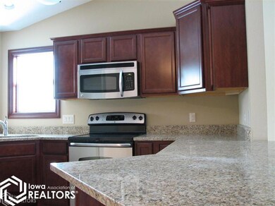 1121 W 16th St S, Newton, IA 50208 - photo 5