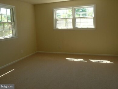 2020 Iverson Ct, Temple Hills, MD 20748 - photo 5