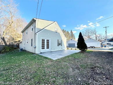 2050 Pine St, Fenton, MI 48430 - photo 4