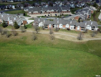 4551 N Thornhill Dr unit 207, Peoria, IL 61615 - photo 2