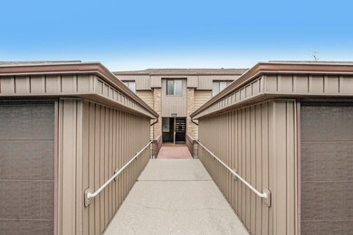 2931 Byron Center Ave SW unit D, Wyoming, MI 49519 - photo 2