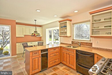 8521 Carlynn Dr, Bethesda, MD 20817 - photo 4