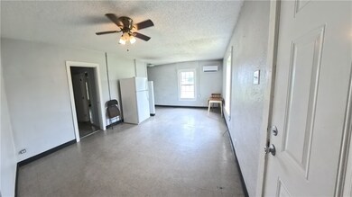 219 S 7th St unit B, Aransas Pass, TX 78336 - photo 3