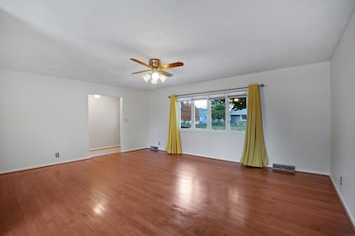 127 N Genevieve St, Cedar Falls, IA 50613 - photo 5