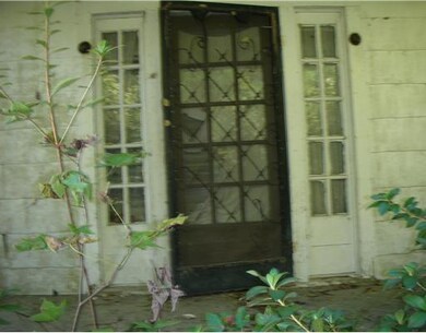 Photo. HOUSE PROCH. AT ONE TIME MANY FAMILY MEMBER