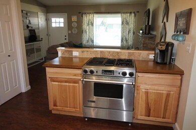 4710 Memorie Ln, Klamath Falls, OR 97603 - photo 5