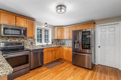 33 Pemigewasset Cir, Derry, NH 03038 - photo 5