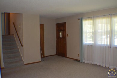3725 SW 30th St, Topeka, KS 66614 - photo 6