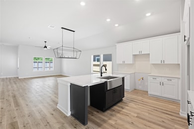 8318 Amethyst Valley Ln, Angleton, TX 77515 - photo 2