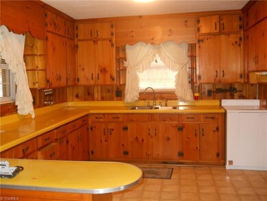 404 Northwood Dr, Asheboro, NC 27203 - photo 4