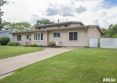 1512 Lakewood Dr, Bettendorf, IA 52722 - photo 2