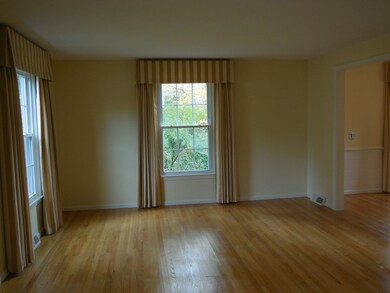 1385 Amostown Rd, West Springfield, MA 01089 - photo 3