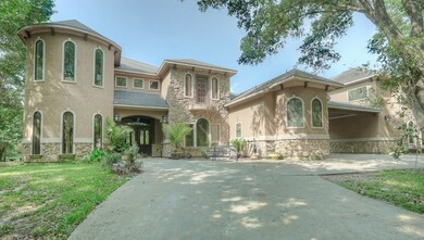 823 E Adoue St, Alvin, TX 77511 - photo 3