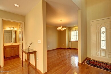3/4 T&G Oak Flooring Thru Out Main Lvl