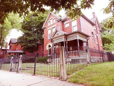 1029 Bryden Rd, Columbus, OH 43205 - photo 3