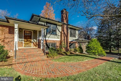 605 Manor Dr NE, Vienna, VA 22180 - photo 4
