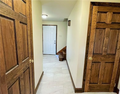 208 Mccartney Dr, Coraopolis, PA 15108 - photo 4