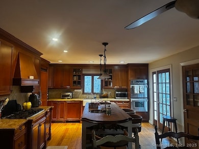 9 Hollow Spring Rd, Norwalk, CT 06854 - photo 3