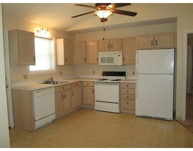 82 Outer Dr unit 82, Chicopee, MA 01022 - photo 6