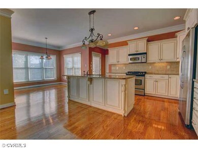 Kitchen - Kitchen to breakfast area