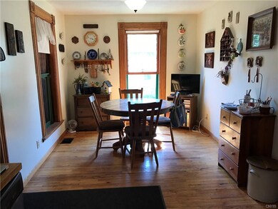 Eat-in kitchen