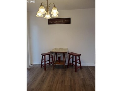 544 SW 1st St, Sheridan, OR 97378 - photo 3