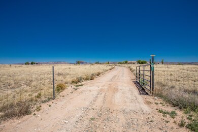 1950 W Big Sky Ranch Rd, Paulden, AZ 86334 - photo 2
