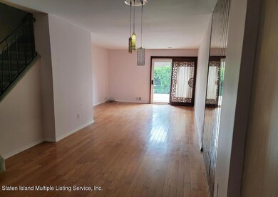 39 Gateway Dr unit 180, Staten Island, NY 10304 - photo 2