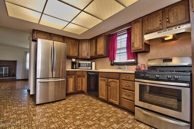 502 E Grand St, Nanticoke, PA 18634 - photo 2