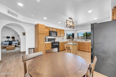 1563 N Diane St-14