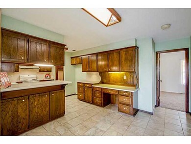Kitchen. LOTS of cabinets!