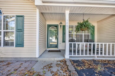 Doorway to property with a porch