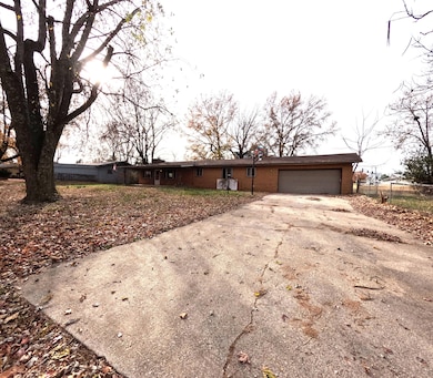 531 N Alexander Ave, Republic, MO 65738 - photo 2