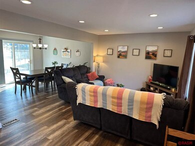 1221 1221 Maplewood Dr, New Ulm, MN 56073 - photo 3