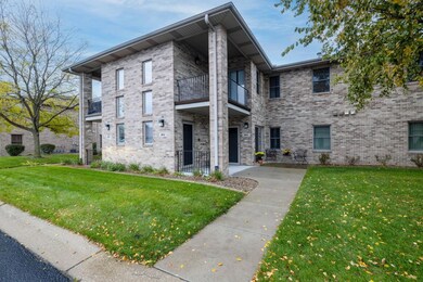 963 Oak Dr, Crown Point, IN 46307 - photo 2