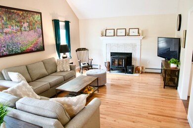 17 Valente Dr, Worcester, MA 01604 - photo 2