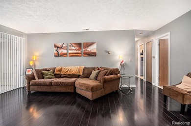 27875 Berrywood Ln unit 81, Farmington Hills, MI 48334 - photo 5